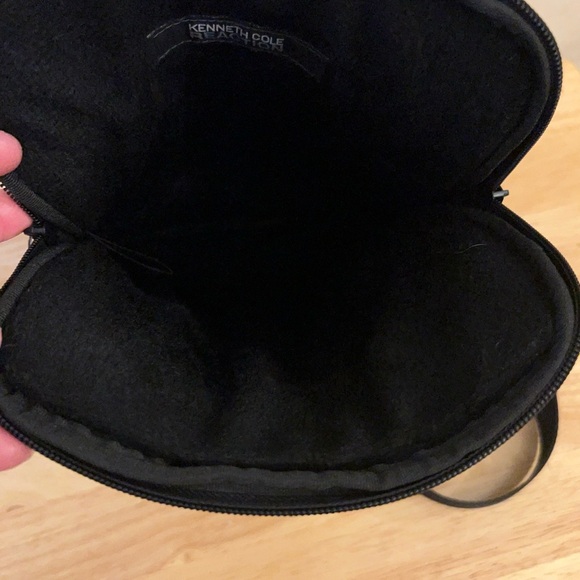 Kenneth Cole Reaction Quilted Black Crossbody Bag - Picture 5 of 11